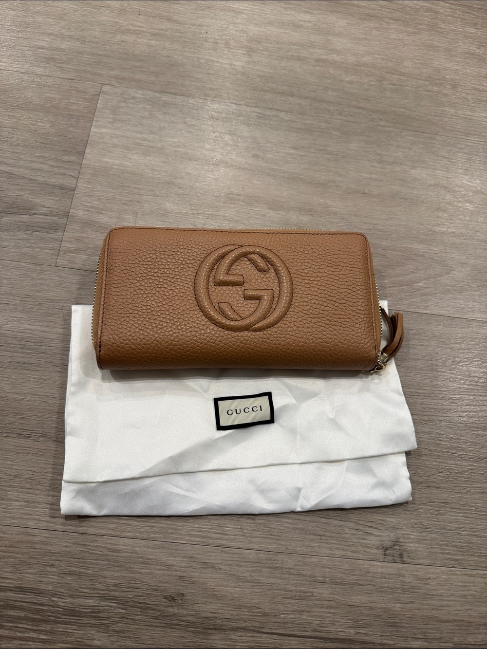 Gucci Soho Pebbled Leather Zip Wallet with Embossed GG